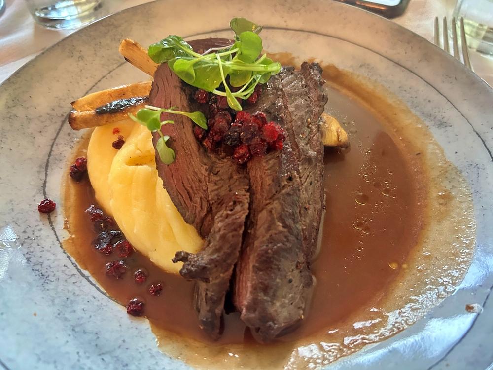 Peterseli Kitchen: Restoran Modern dengan Cita Rasa Lezat di Riau