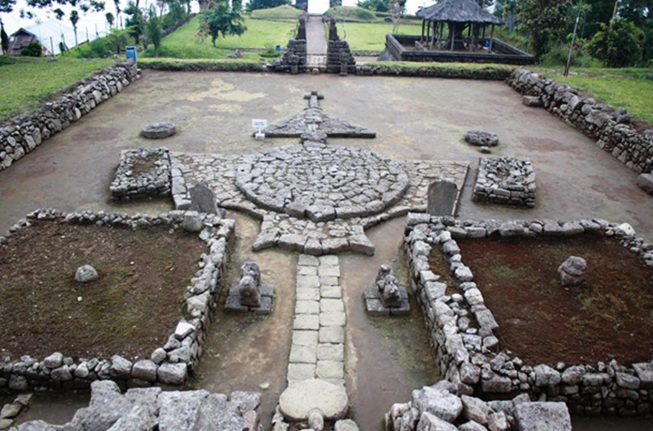 Cetho Temple