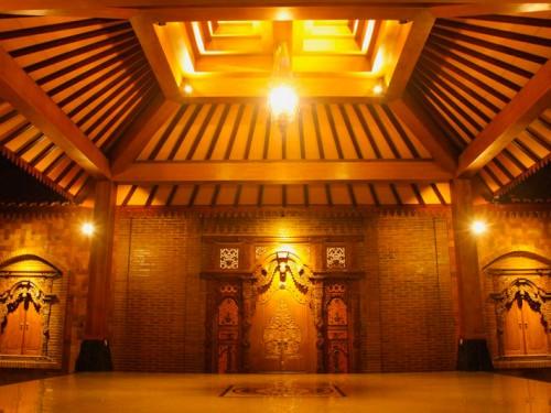 8 Beautiful Hotels Closest to Magnificent Borobudur